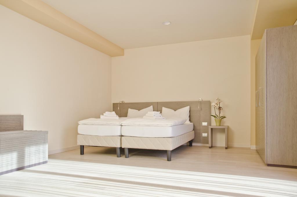 Hotel Kube Фолгария Стая снимка
