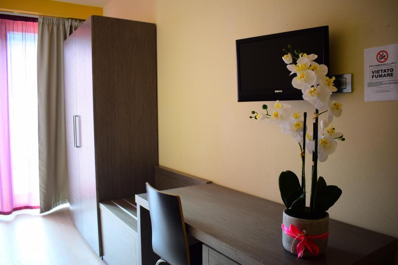 Hotel Kube Фолгария Екстериор снимка