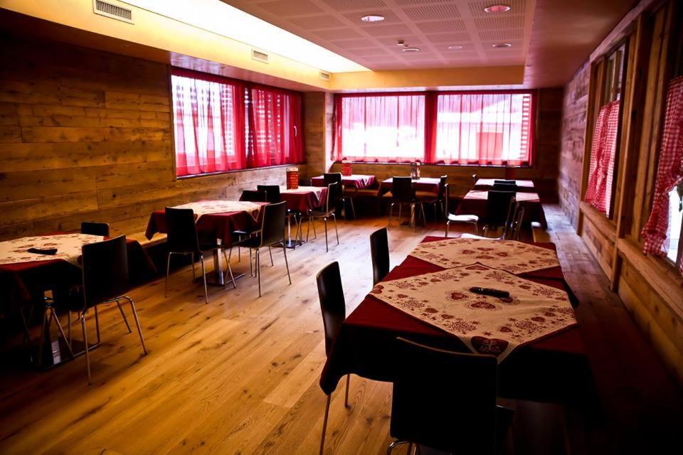 Hotel Kube Фолгария Екстериор снимка